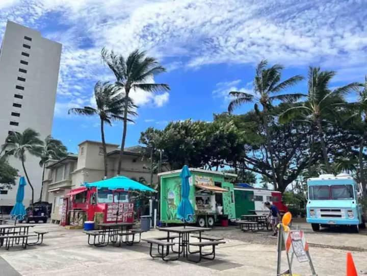 A Cozy At Waikiki